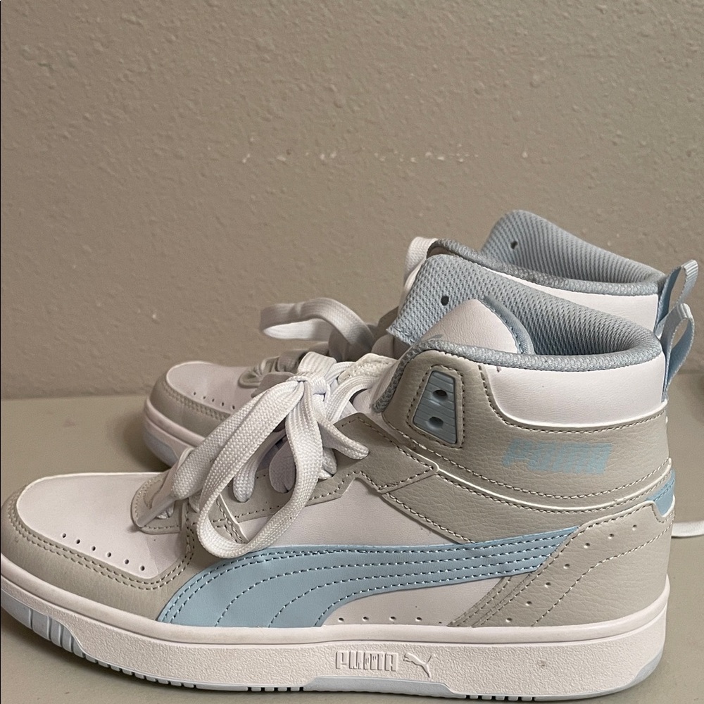 Puma women’s High-Top Sneakers - White, Gray, and Blue 7.5